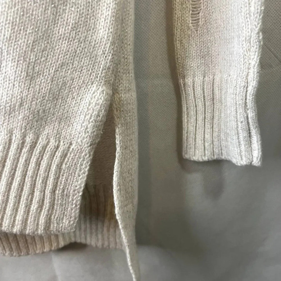 Arizona Jeans Cold Shoulder Destructed Metallic Sweater Size‎ Medium - Picture 6 of 11